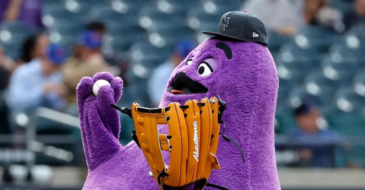 Grimace throws out first pitch at Citi Field